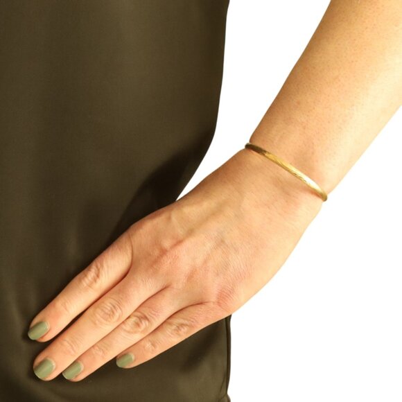 Yellow Gold Leaf Garland Bangle Bracelet 6 3/4 Yellow Gold Leaf Garland Bangle Bracelet 6 3/4\